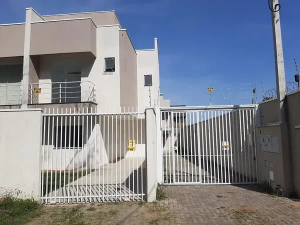 Casa em Condomínio com 3 quartos e 2 vagas no Campo Comprido
