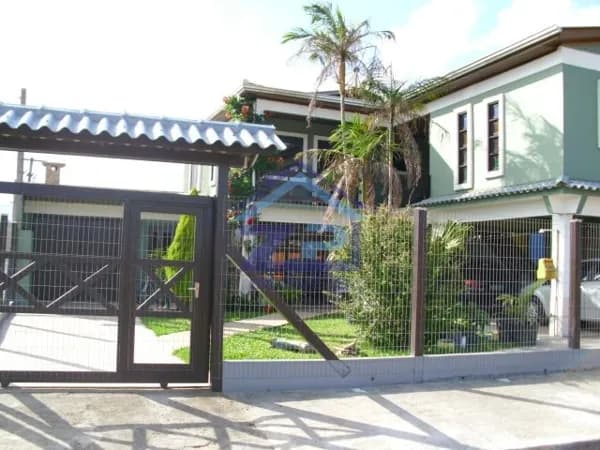 Casa à venda com 05 dormitórios - 150m² - Arroio do Sal