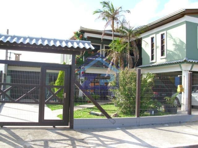Casa à venda com 05 dormitórios - 150m² - Arroio do Sal