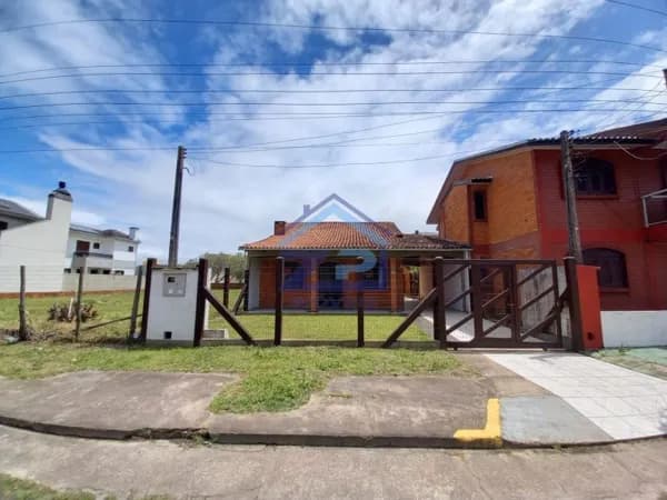 Casa à venda no bairro Centro em Arroio do Sal/RS