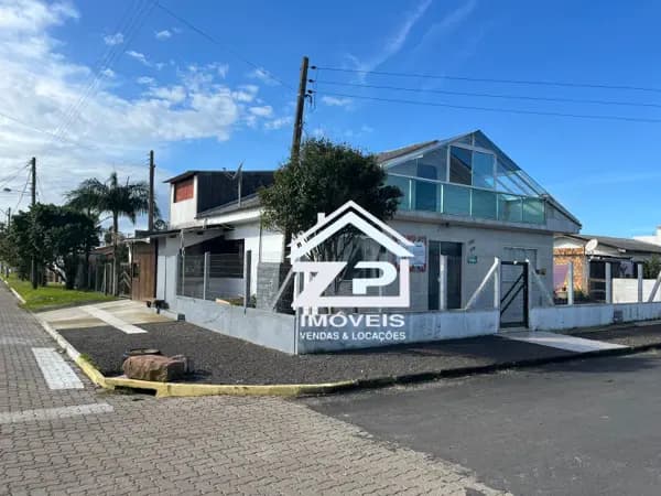 Casa à venda no bairro Centro em Arroio do Sal/RS