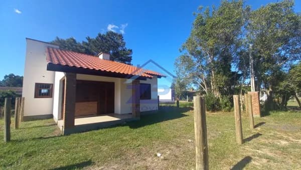 Casa à venda com 03 dormitórios - Baln. Atlântico