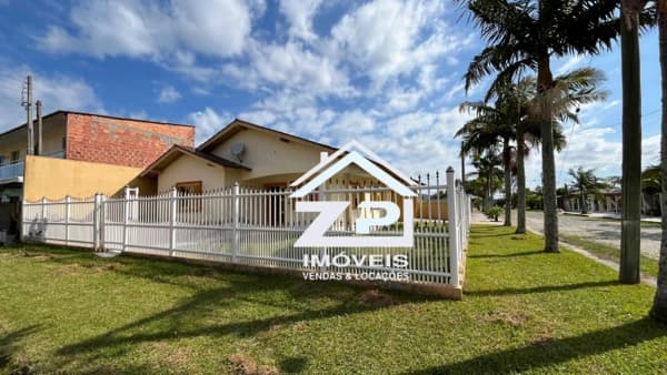 Casa à venda no bairro Centro em Arroio do Sal/RS