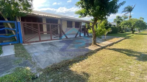 Casa com 03 dormitórios - Areias Brancas
