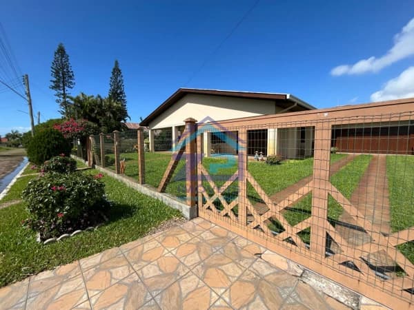 Casa à venda no bairro Paraíso em Torres/RS