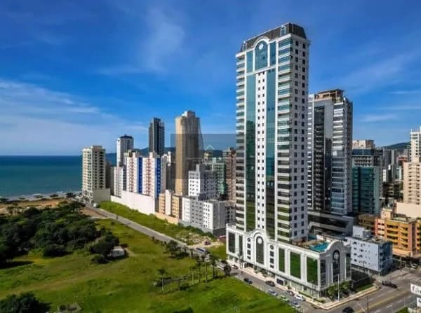 Apartamento de Luxo em Meia Praia, Itapema/SC