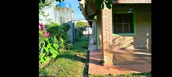 Casa antiga com terreno grande 375m²