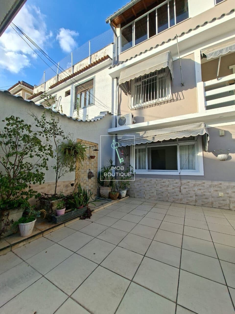 Casa Triplex em Condomínio Fechado no Anil | 178m² | 3 Quartos | Área Gourmet | 3 Vagas | Próximo ao Park Shopping Jacarepaguá