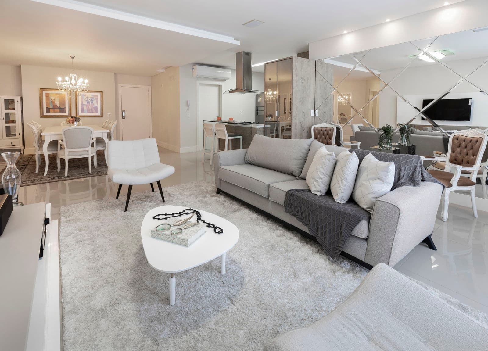 Mobiliado e Decorado, 3 Suítes, Centro de Balneário Camboriú-SC