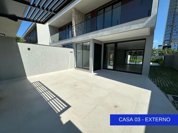 Casa NOVA! 3 Suítes, Piscina, 240m do Mar, Porto Belo-SC