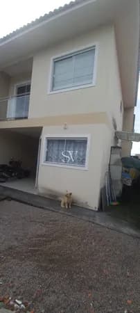 Casa tipo Sobrado a venda de 02 Dormitórios com vaga de garagem coberta e passagem lateral no bairro Forquílhas em São josé-SC