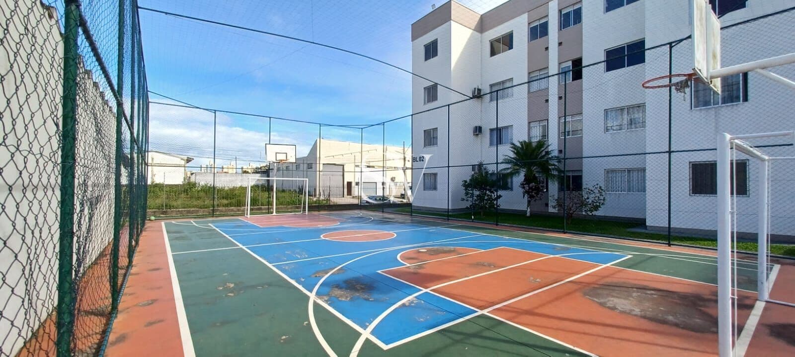 Apartamento Padrão a venda de 02 dormitórios no bairro Serrarias em São José-SC