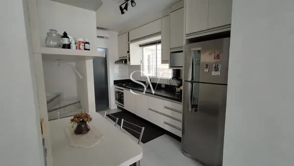 Casa Sobrado a Venda com 2 Dormitórios e 2 Vagas de Garagem em Potecas, São José - SC