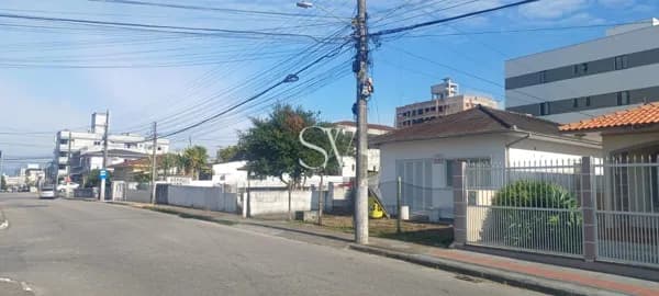 Casa em Fazenda Santo Antônio, São José/SC