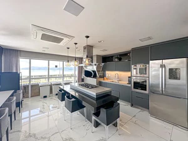 Apartamento Alto Padrão com 03 Dormitórios sendo 03 Suítes no Estreito/ Florianópolis, SC