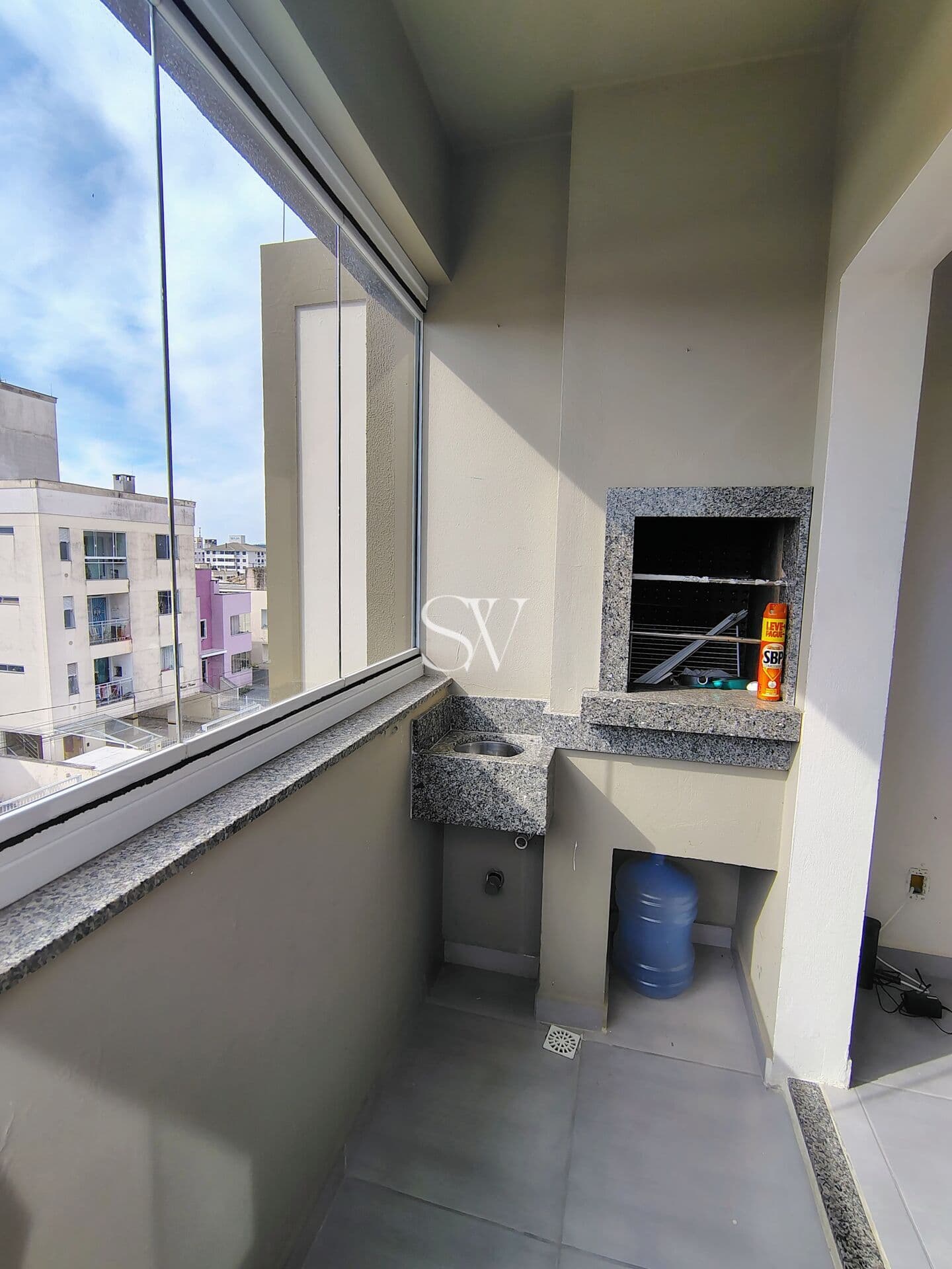 Apartamento a venda de 02 Dormitórios com Sacada e Churrasqueira no bairro Pacheco-Palhoça-SC