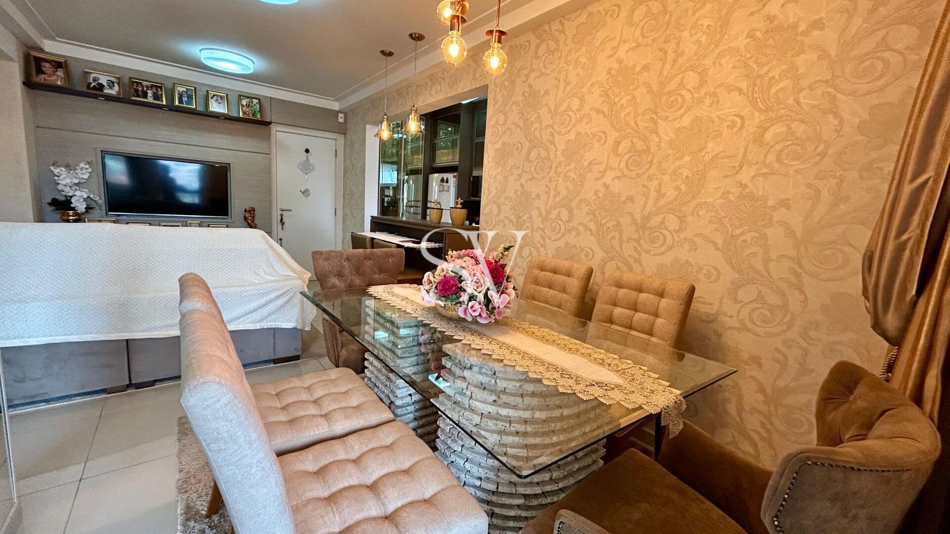 Apartamento Cobertura com 02 Dormitórios sendo 02 Suítes em Campinas/ São José, SC
