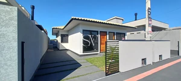 Casa com amplo terreno, com quintal de 02 dormitórios com suite, palhoça!