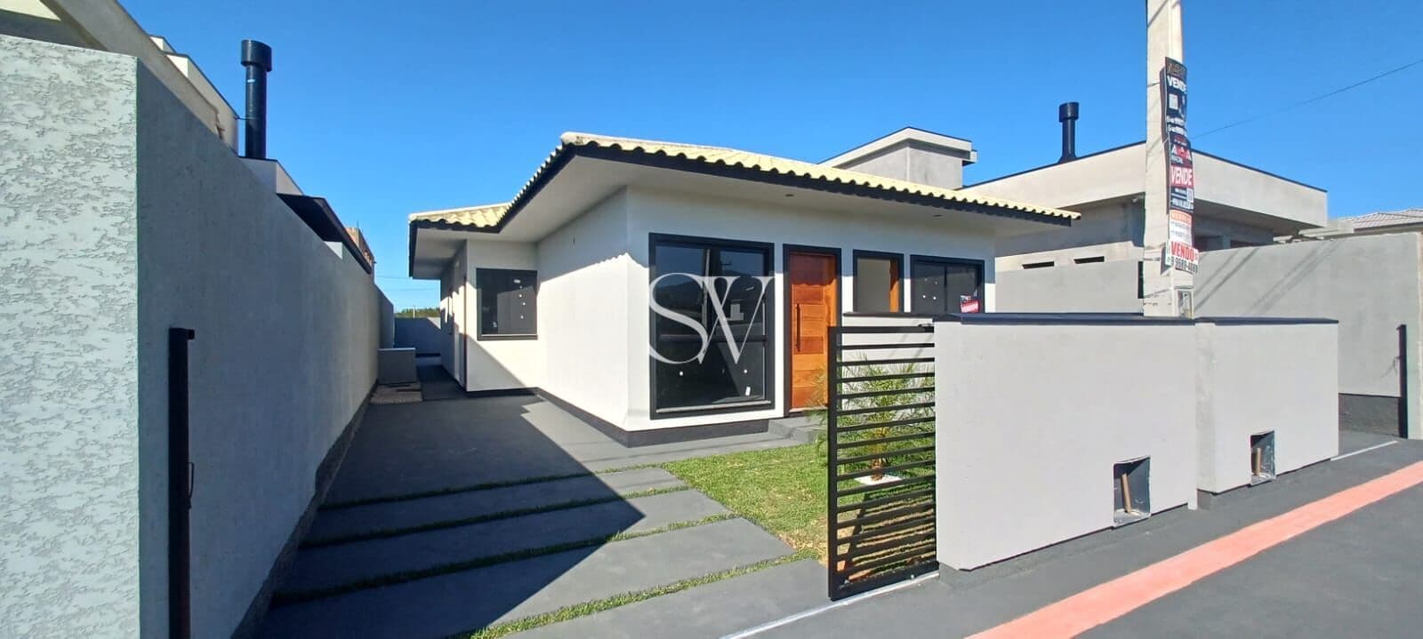 Casa com amplo terreno, com quintal de 02 dormitórios com suite, palhoça!