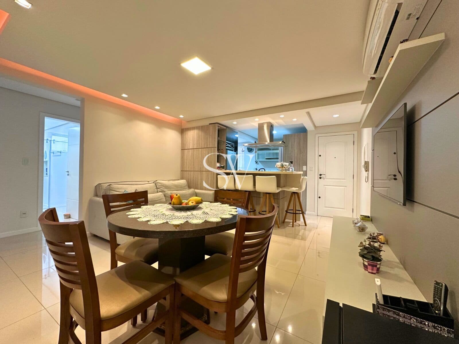 Apartamento Alto Padrão com 03 Dormitórios sendo 01 Suíte em Balneário/ Florianópolis, SC