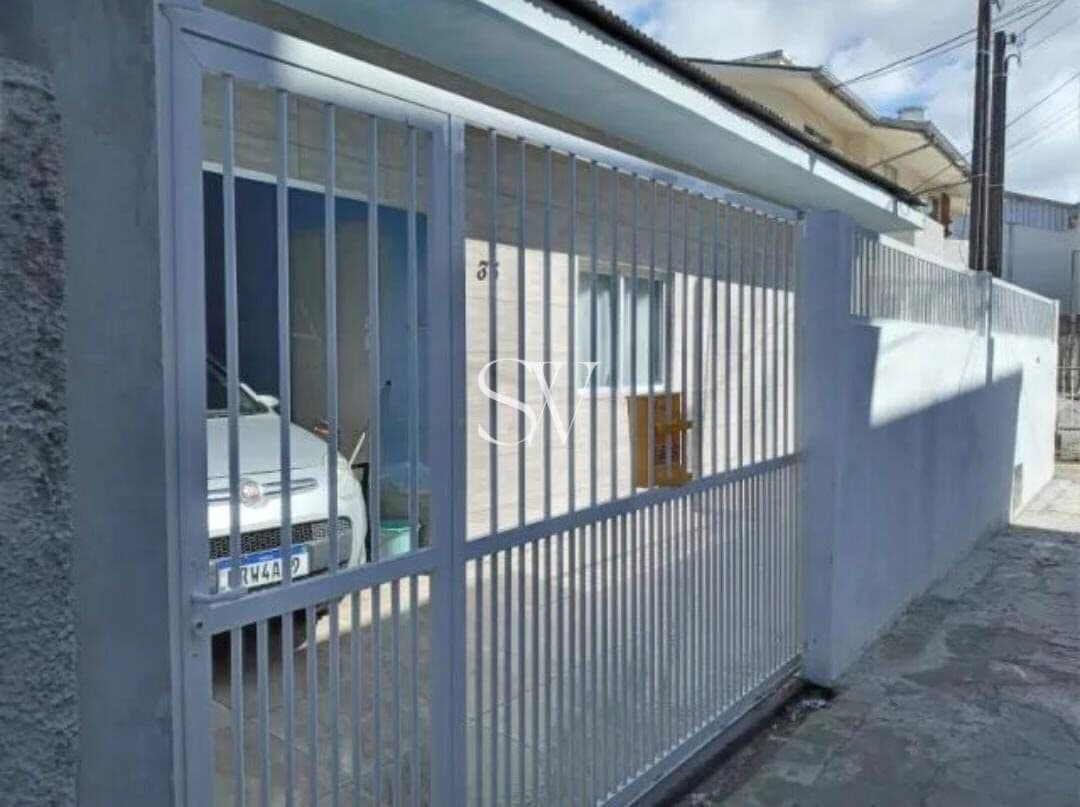 Casa padrão a venda de 03 Dormitórios com vaga de garagem coberta no bairro Ponte de Imaruim em Palhoça-SC