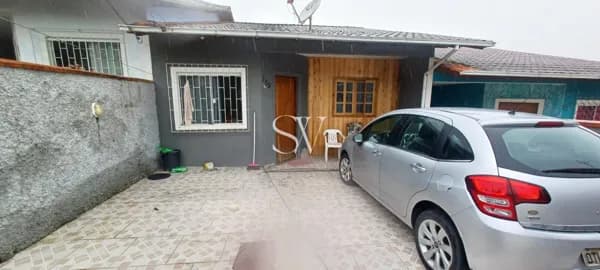 Casa a venda de 03 Dormitórios com Churrasqueira 02 Banheiros no Loteamento Los Angeles-São José-SC