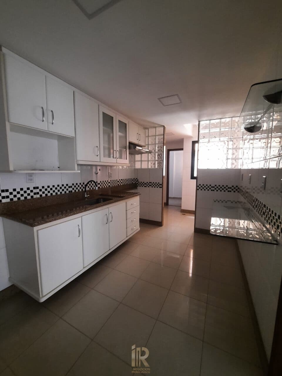 Apartamento com três quartos na Praia de Itapoã