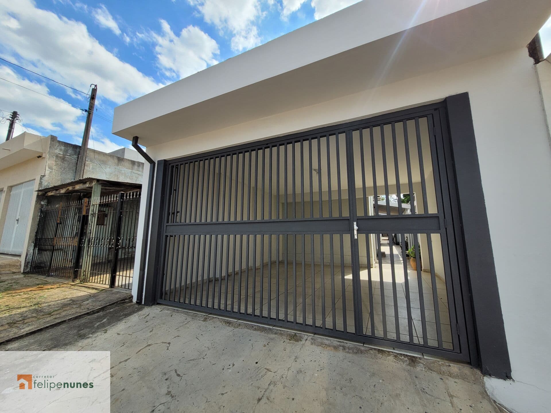 Imóvel com duas casas à venda