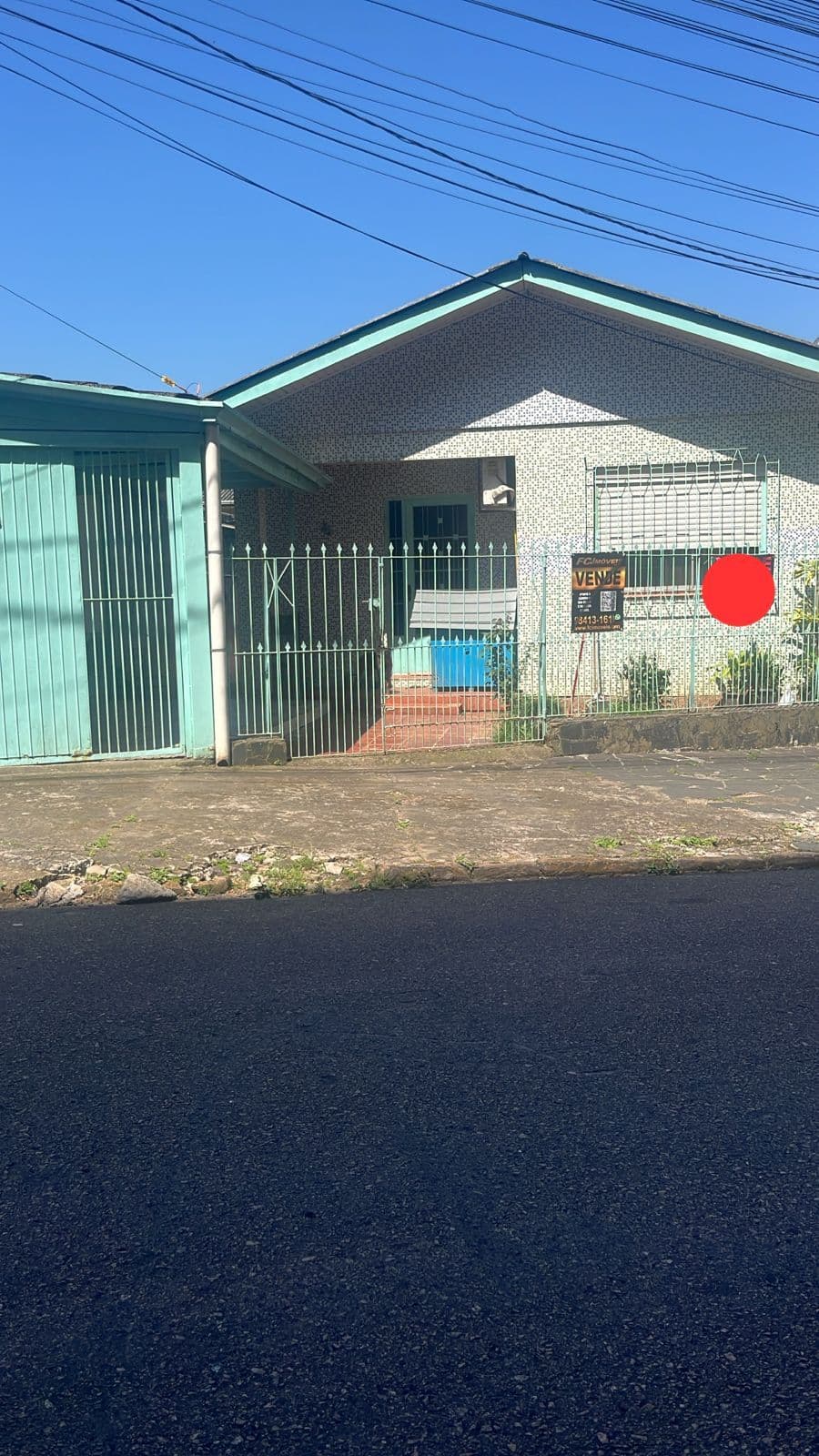 Terreno com Duas Casas ! Ótima Localização !!