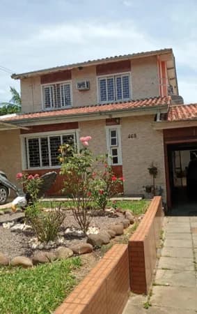 Sobrado Grande ! a 2 quadras da Flores da Cunha !
