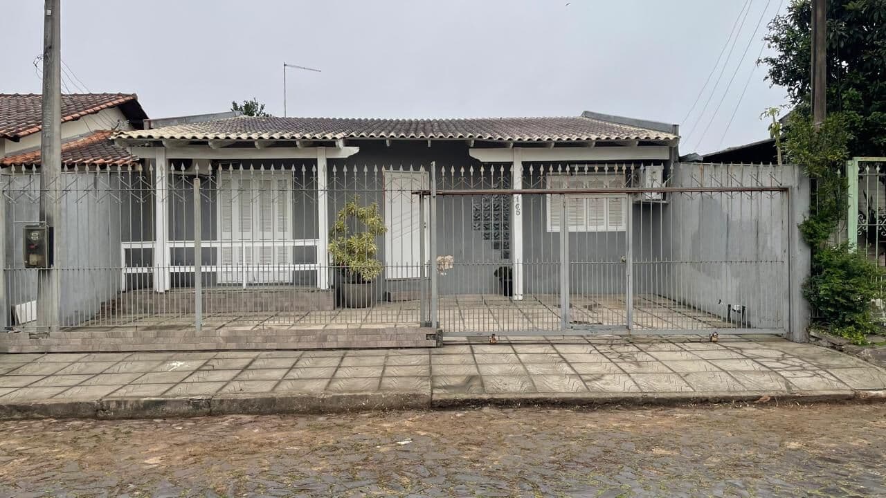 EXCELENTE CASA ! 03 DORMITÓRIOS COM SUÍTE ! PISCINA ! BOA LOCALIZAÇÃO !