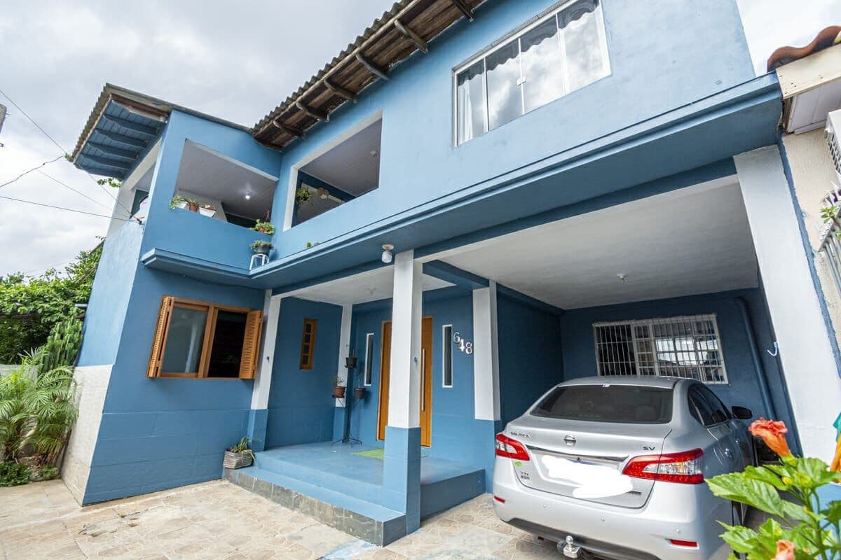 Sobrado Gigante ! Ótimo Acabamento ! Boa Localização !