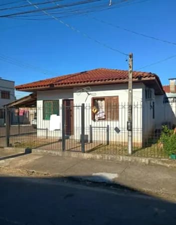 CASA DE ESQUINA ! BOA LOCALIZAÇÃO !