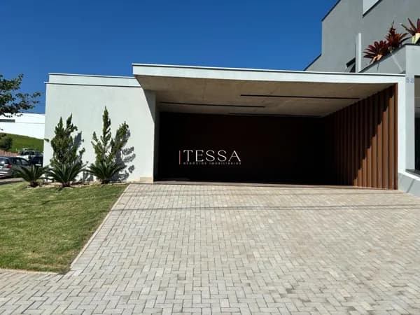 Casa térrea contemporânea com 3 suítes e piscina
