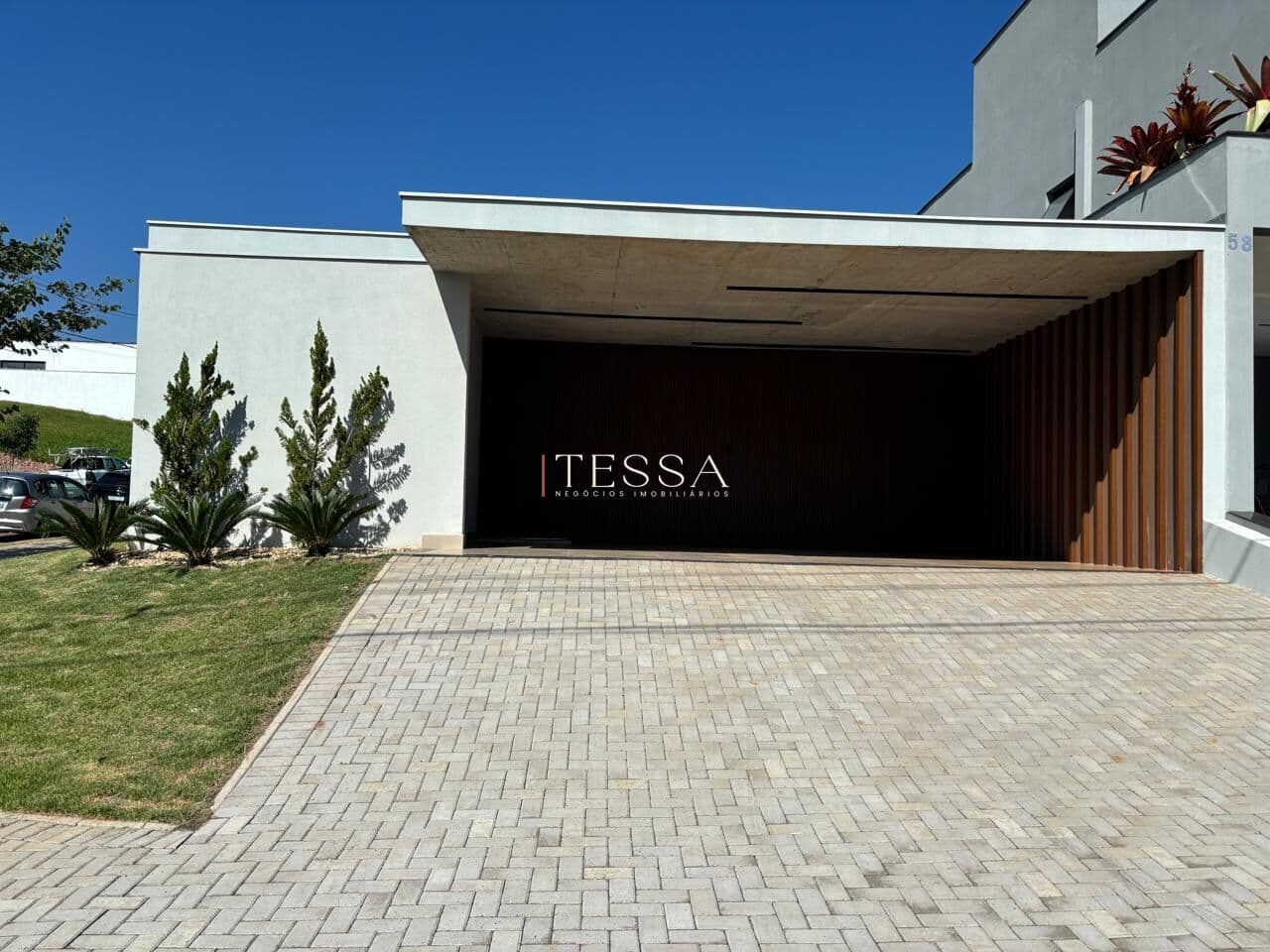 Casa térrea contemporânea com 3 suítes e piscina