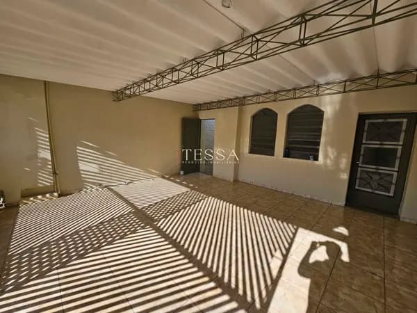 Casa com 4 Quartos e 4 banheiros à Venda, 238 m² por R$ 395.000