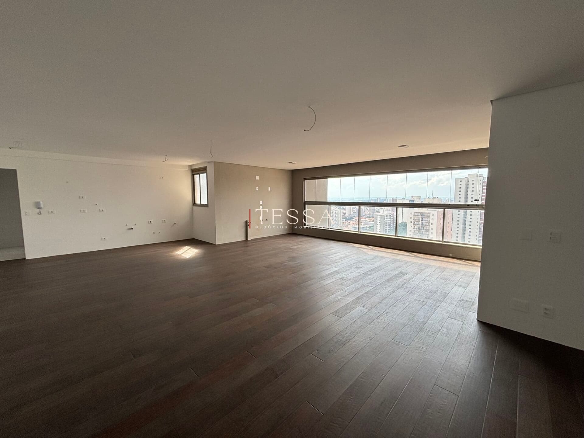 Apartamento The Gardens, Andar alto e sol da manhã