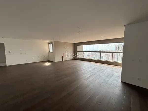 Apartamento The Gardens, Andar alto e sol da manhã