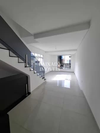 Casa 3 quartos/Embaré/ piscina /3 banheiros /1 suíte