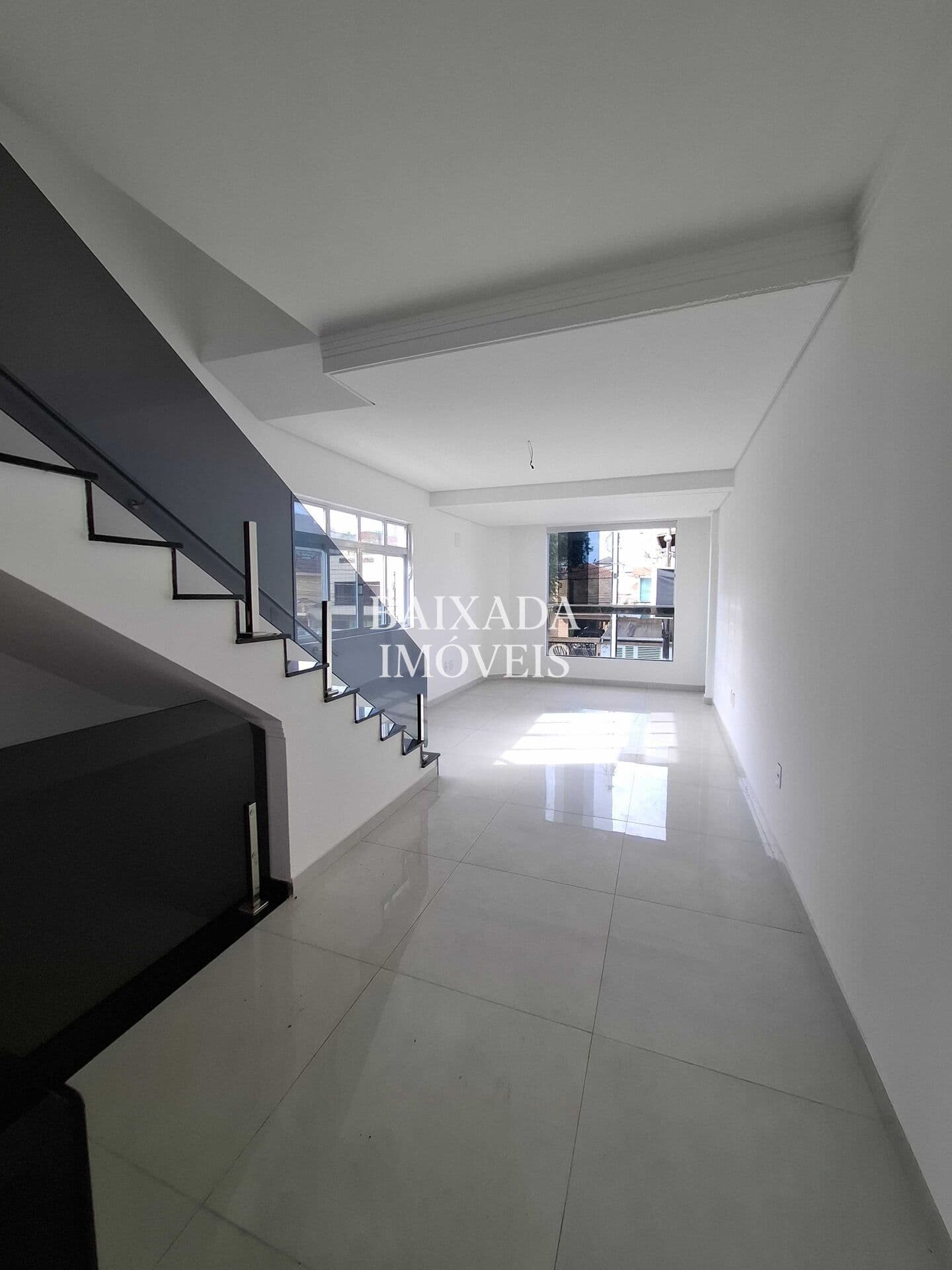 Casa 3 quartos/Embaré/ piscina /3 banheiros /1 suíte