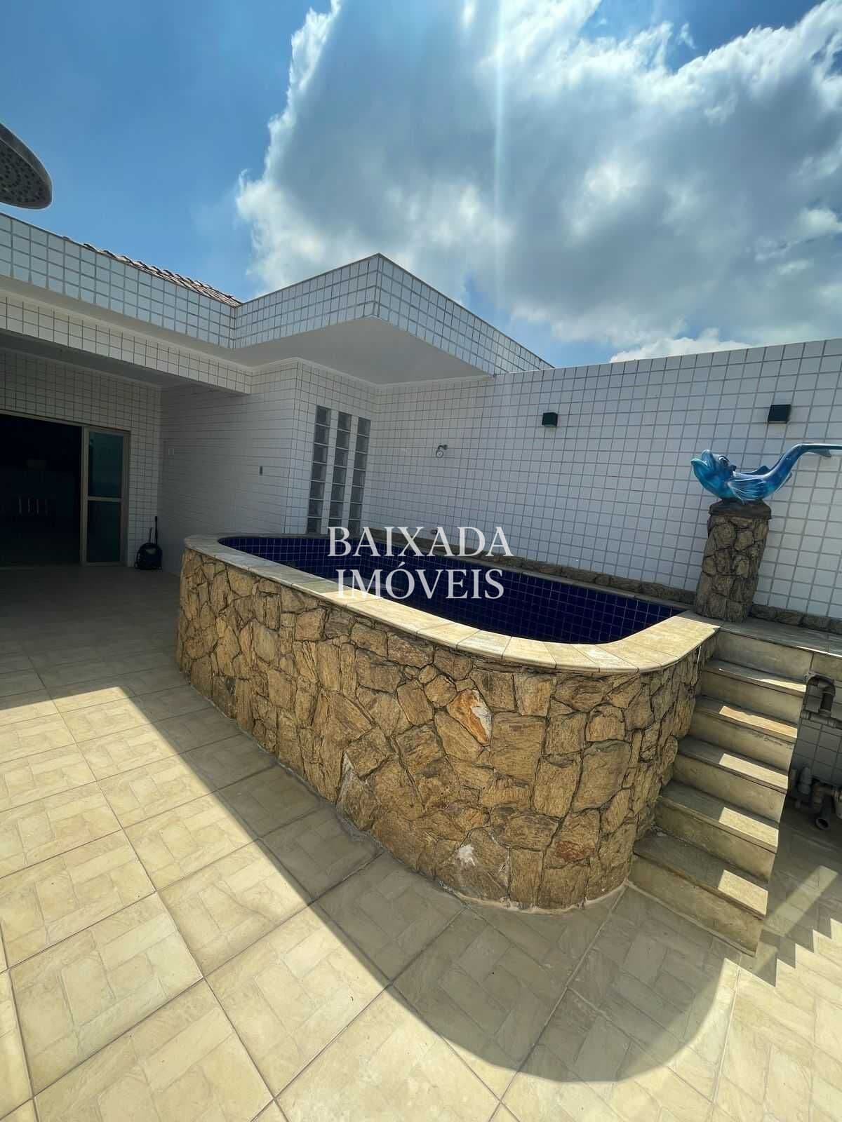 Casa Geminada em Embaré, 5 quartos /3 suites 2 vagas de garagem/piscina