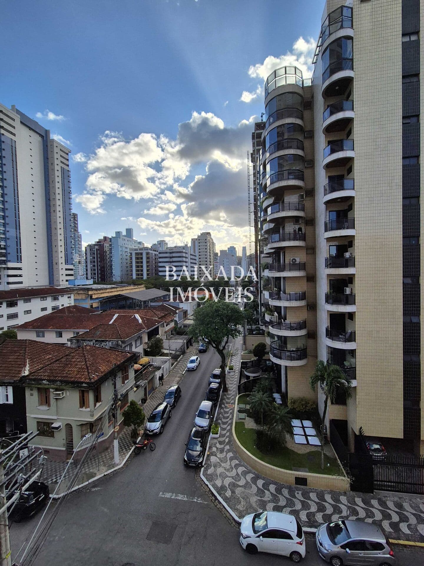 Apartamento em Gonzaga, Santos/SP 3 quartos/ 2 banheiros /garagem demarcada /sala ampla