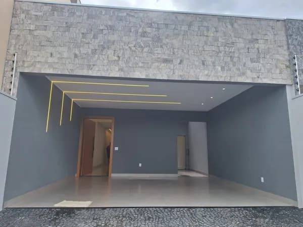 CASA NO BAIRRO ITAMARATY
