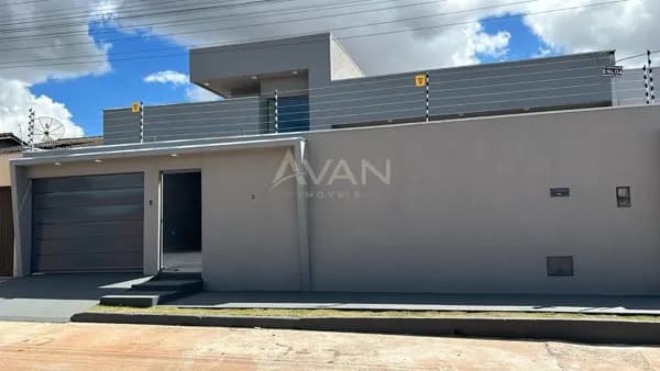 CASA NO RESIDENCIAL CAMPOS ELÍSIOS