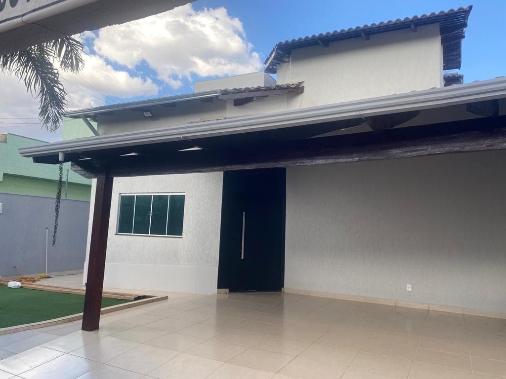 CASA NO BAIRRO PARQUE BRASILIA