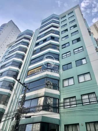 Apartamento amplo no centro de Balneário Camboriú