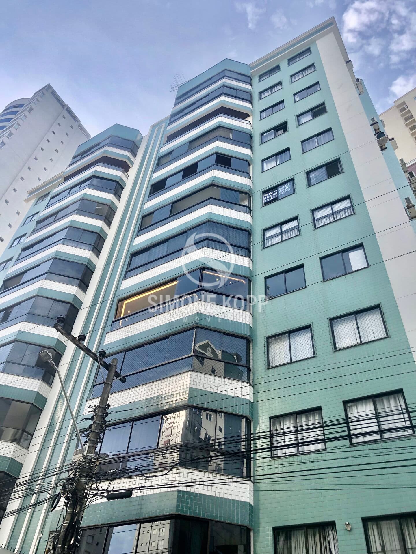 Apartamento amplo no centro de Balneário Camboriú