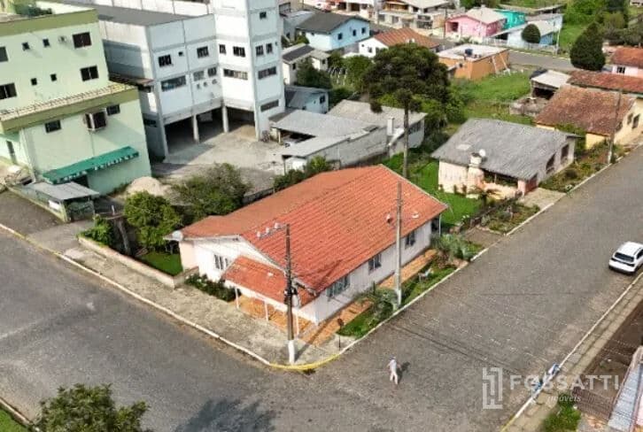 Terreno com duas casas