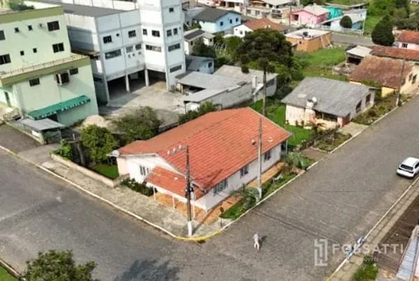 Terreno com duas casas