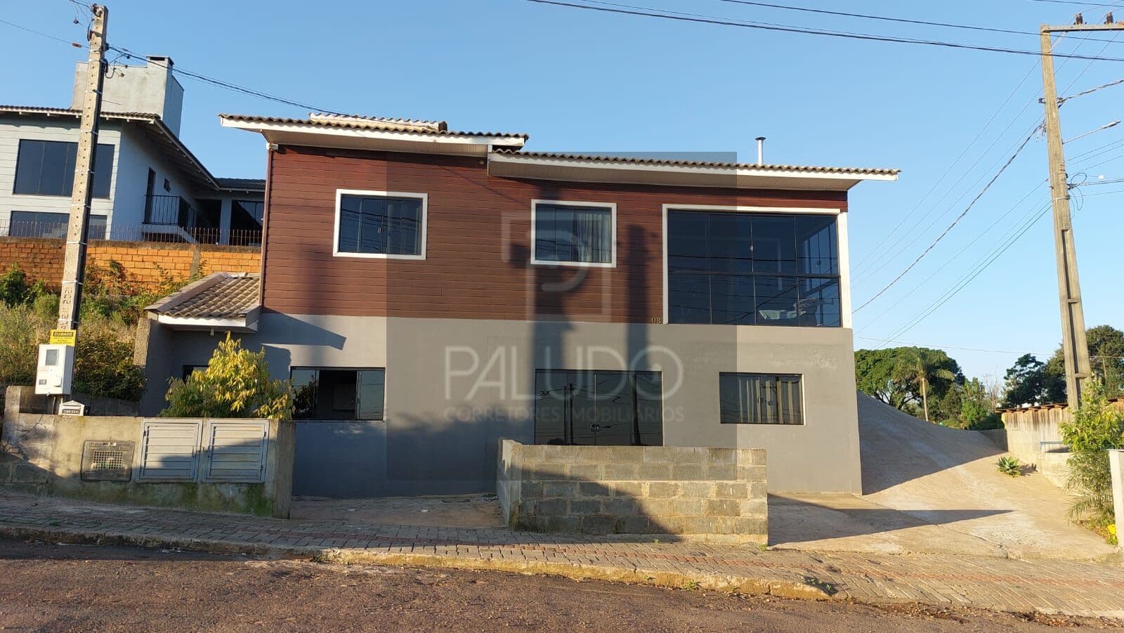 Casa mista de esquina